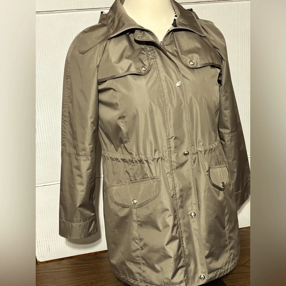Croft & Barrow ladies XL waterproof front zip/snap hooded jacket  34”L 23” p2p